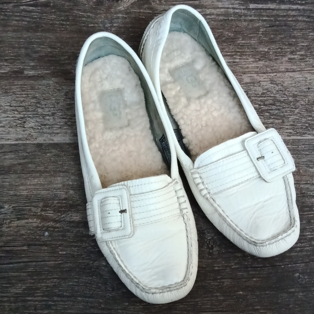UGG WHITE LOAFERS SIZE 7